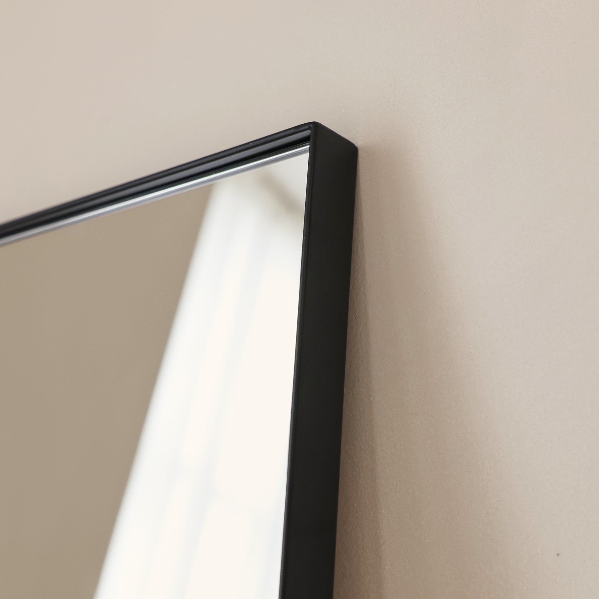 Miroir Mural Rectangulaire Theo en Métal Noir - 40x30 cm Havenly