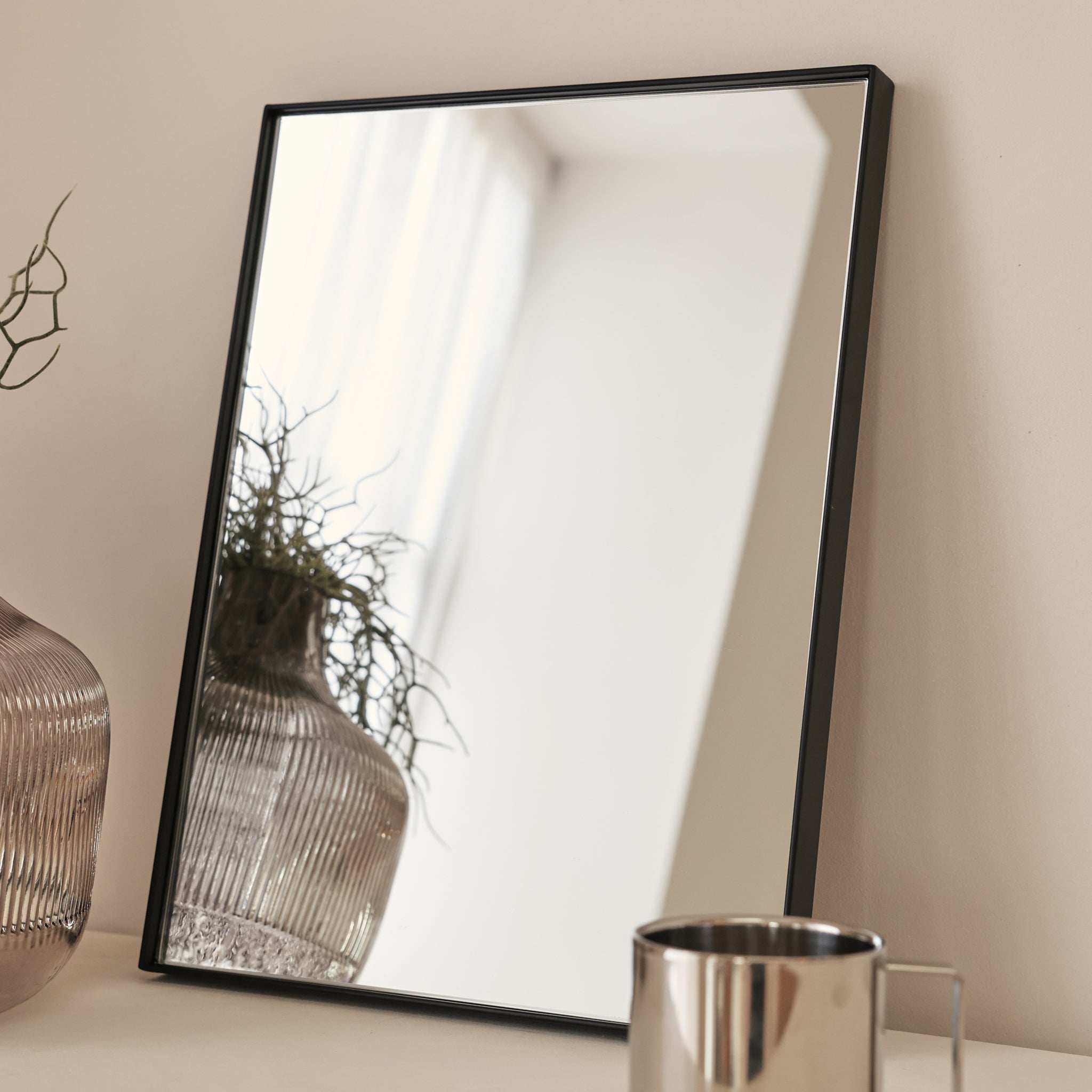 Miroir Mural Rectangulaire Theo en Métal Noir - 40x30 cm Havenly