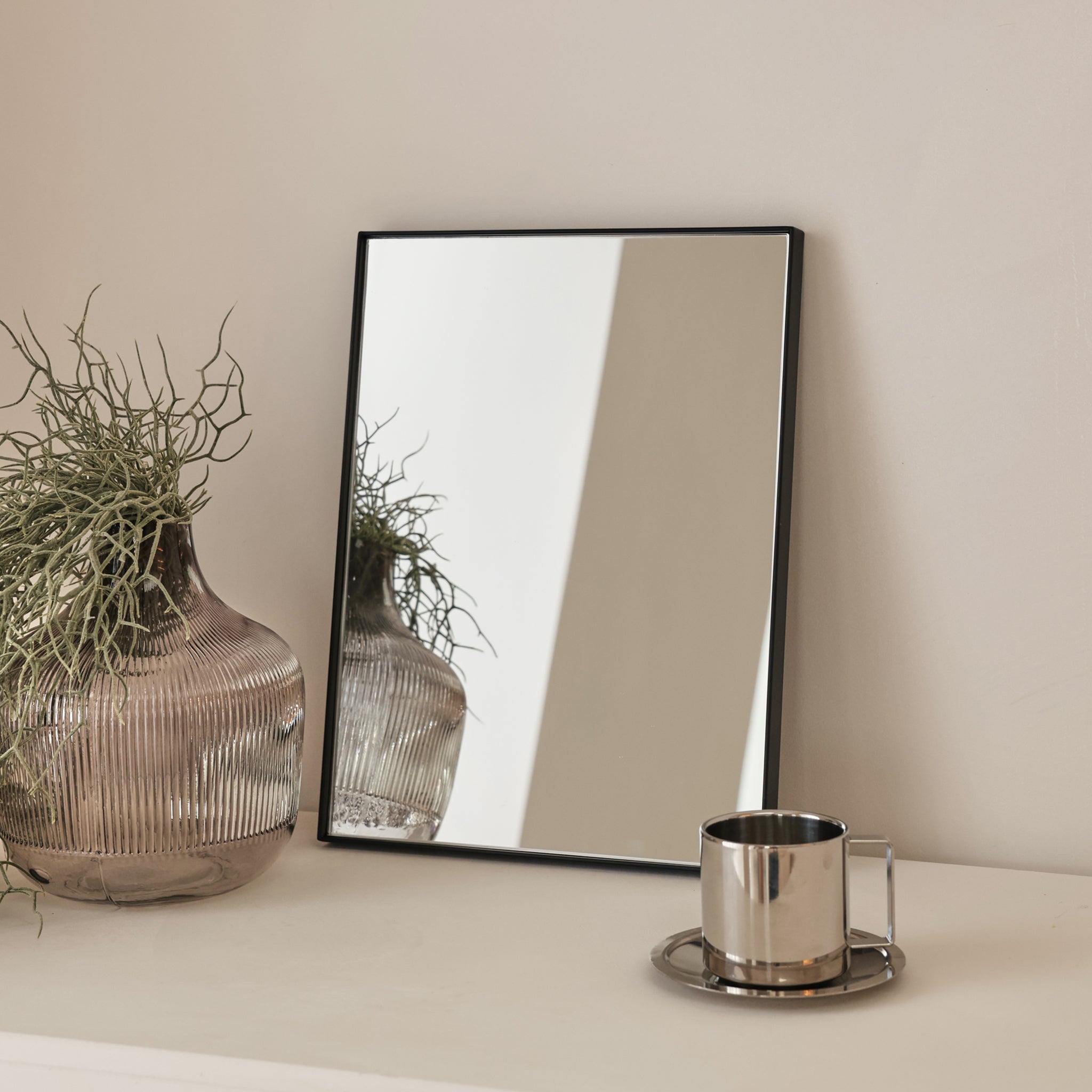 Miroir Mural Rectangulaire Theo en Métal Noir - 40x30 cm Havenly